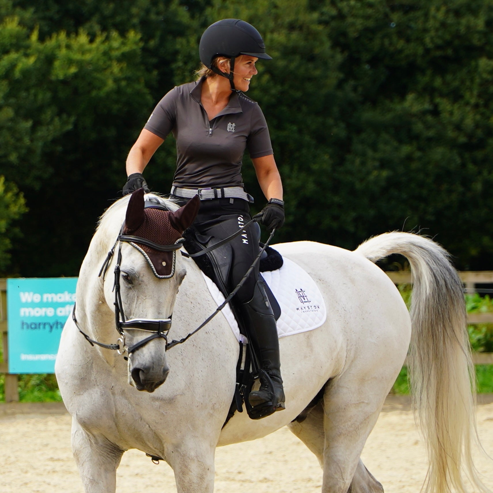 Sleek silhouette baselayer top subtle Mayston branding, maximum coverage without compromising style, next-level performance with a bold, minimalist look. Moisture-wicking, breathable fabric with four-way stretch, it keeps you cool and comfortable. Training, Everyday or competition wear. Short Sleeve 1/4 zip with collar. grey