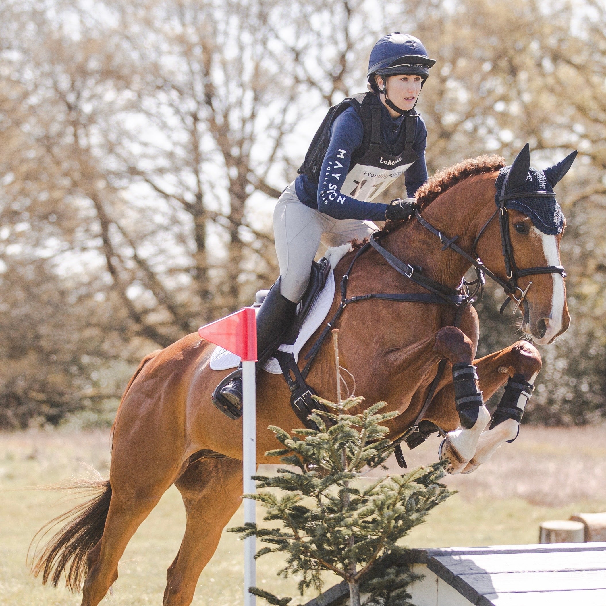 Sleek silhouette baselayer top subtle Mayston branding, maximum coverage without compromising style, next-level performance with a bold, minimalist look. Moisture-wicking, breathable fabric with four-way stretch, it keeps you cool and comfortable. Training, Everyday or competition wear. longsleeve 1/4 zip with collar. navy with white branding