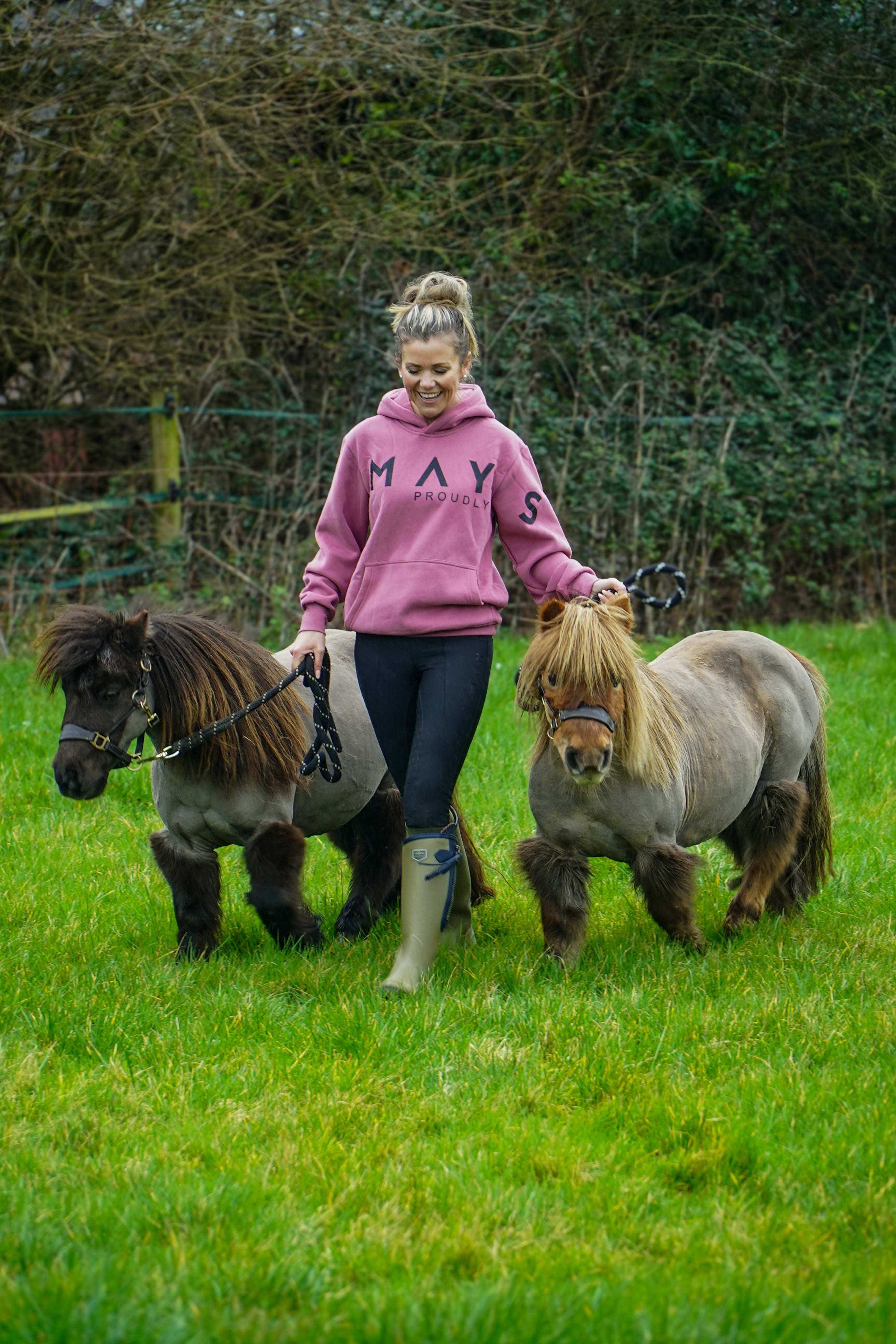 High quality luxurious 100% cotton. wrap around bold logo. soft, cozy and warm. Hoodie, jumper sweatshirt. everyday wear. casual and smart. Leading 2 mini shetland ponies