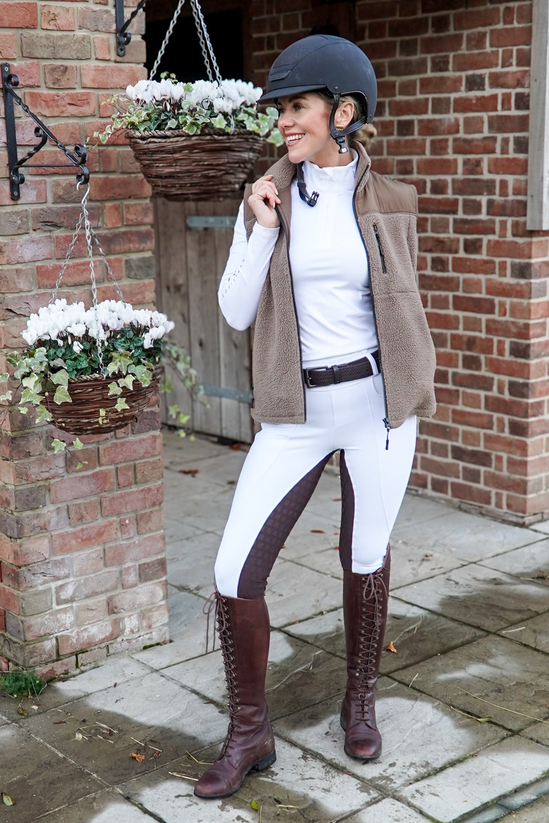 Premium white competition breeches with a brown seat. Stretch high waisted Jodhpurs. Deep pockets, supportive, comfortable and compression quality fabric. Elegant detailing with subtle branding.