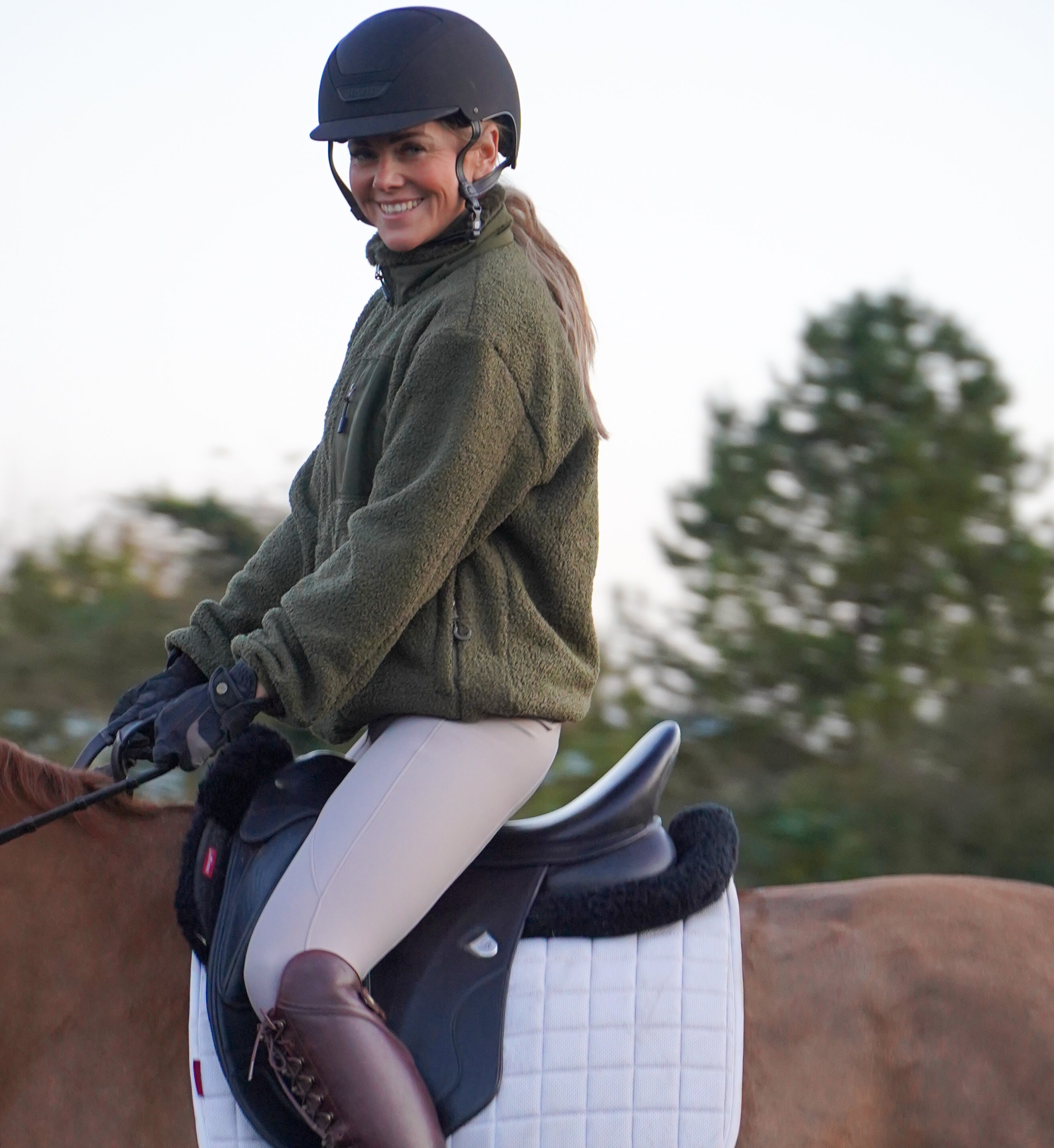Premium stone beige competition breeches with a Full Silicone seat. Stretch high waisted Jodhpurs. Deep pockets, supportive, comfortable and compression quality fabric. Elegant detailing with subtle branding.