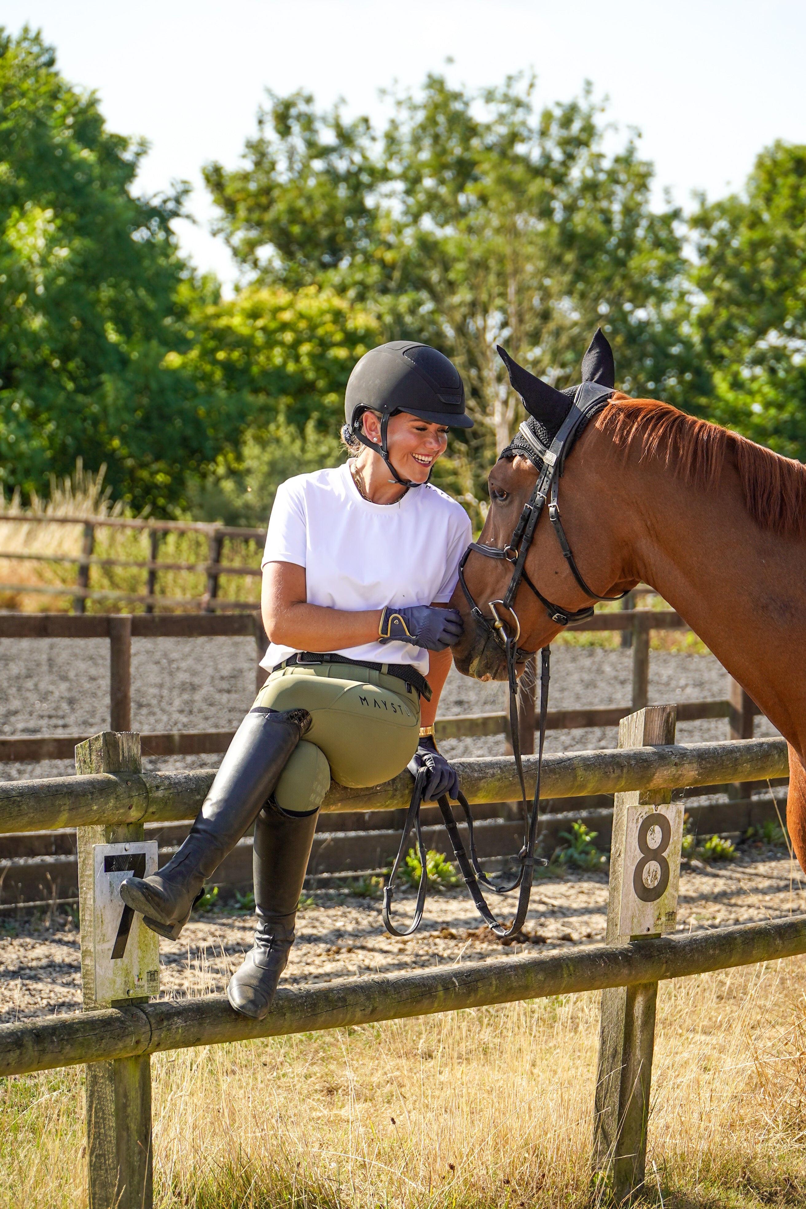 Premium Green breeches with a Full Silicone seat. Stretch high waisted Jodhpurs. Deep pockets, supportive, comfortable and compression quality fabric. Elegant detailing with subtle branding. Seamus Green