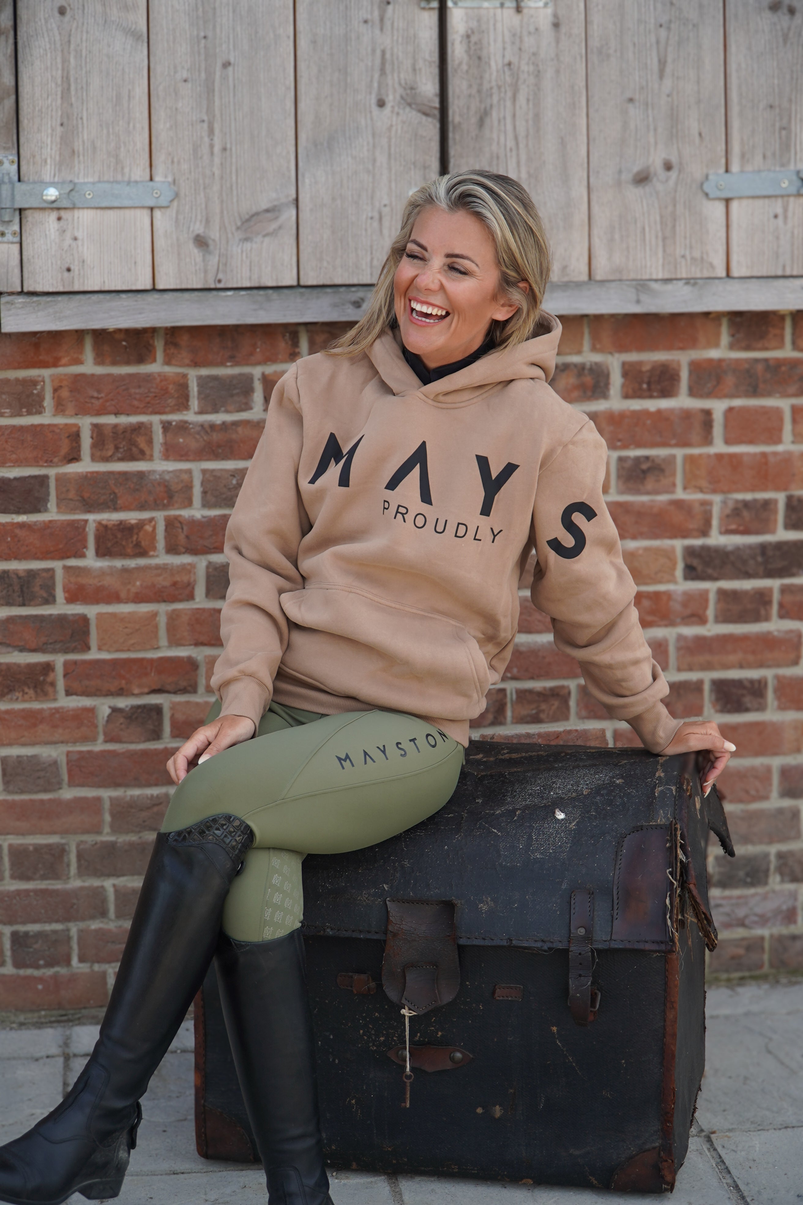 Premium Green breeches with a Full Silicone seat. Stretch high waisted Jodhpurs. Deep pockets, supportive, comfortable and compression quality fabric. Elegant detailing with subtle branding. Seamus Green